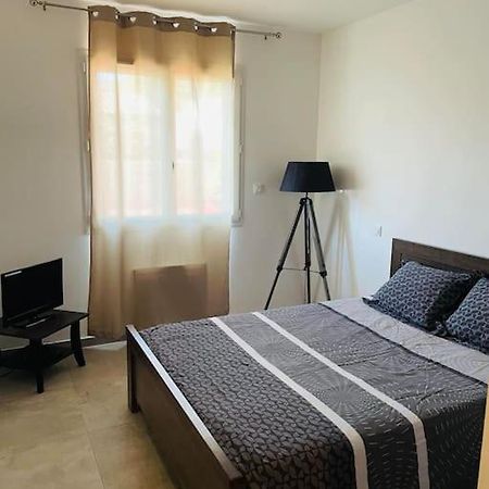 Jolie Maison De Village 2 Chambres Ouveillan Ngoại thất bức ảnh