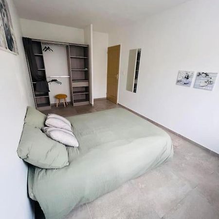 Jolie Maison De Village 2 Chambres Ouveillan Ngoại thất bức ảnh