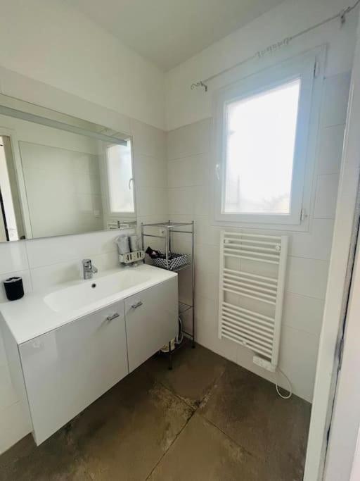 Jolie Maison De Village 2 Chambres Ouveillan Ngoại thất bức ảnh