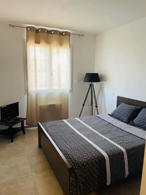 Jolie Maison De Village 2 Chambres Ouveillan Ngoại thất bức ảnh