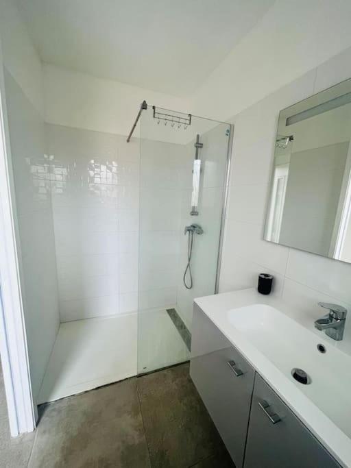 Jolie Maison De Village 2 Chambres Ouveillan Ngoại thất bức ảnh